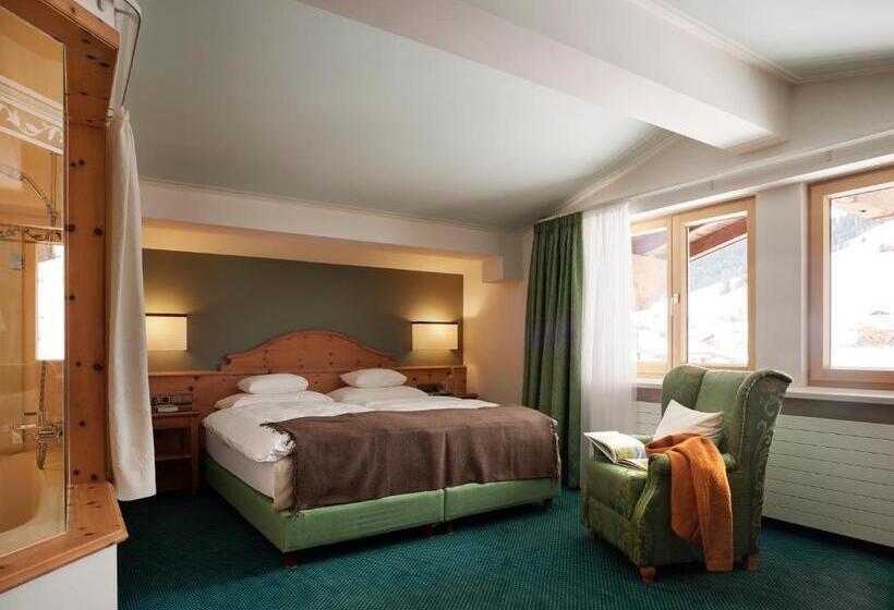 Family Suite, Schwarzwand