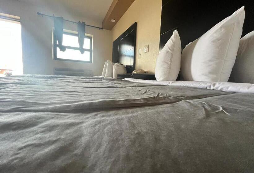 디럭스 스위트, Circle Motor Lodge