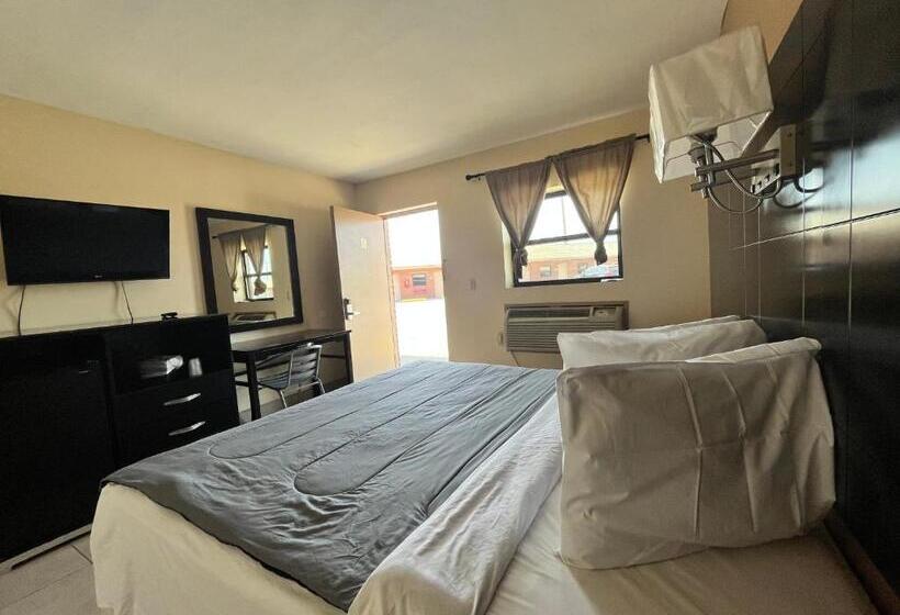 스위트 킹사이즈 침대, Circle Motor Lodge