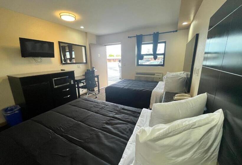 디럭스 스위트, Circle Motor Lodge