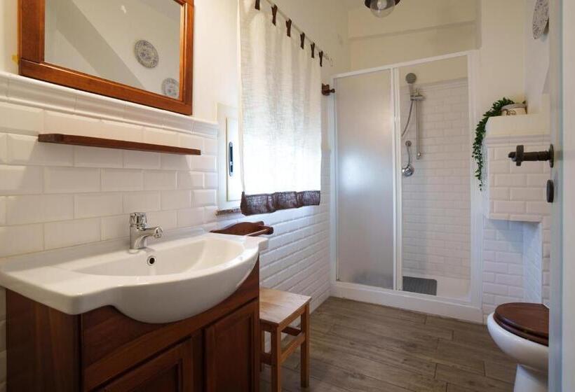 Standard Triple Room with Terrace, Quattro Torri B&b