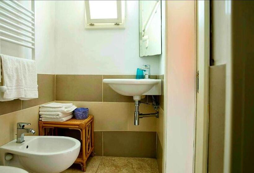 اتاق استاندارد سه تخته با بالکن, Domus Dejana