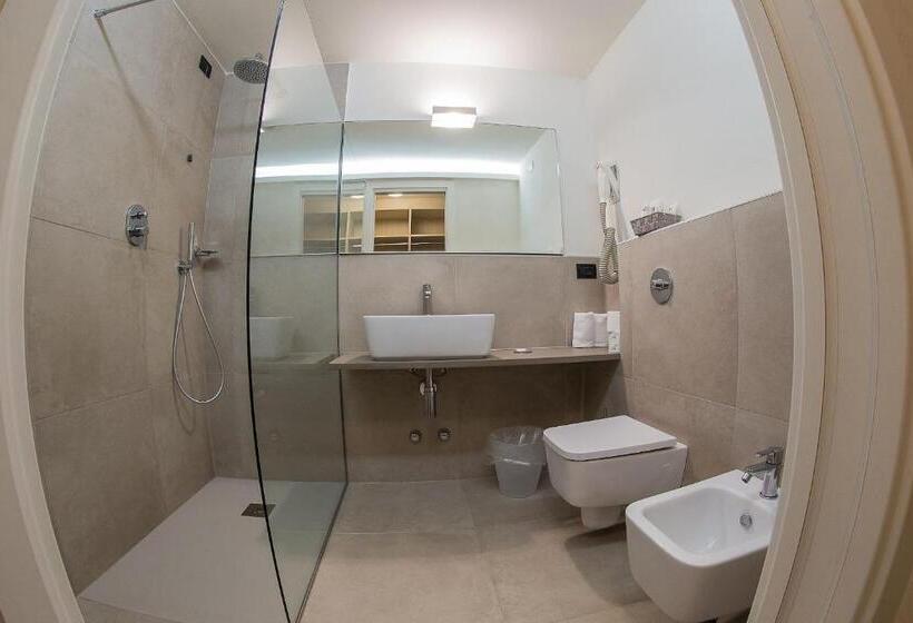 اتاق لوکس, Dealuna Motel