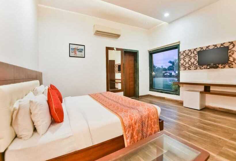 Номер Deluxe, The Elegance Resort