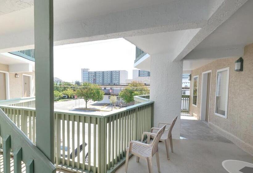 패밀리 스위트, Ala Moana Motel