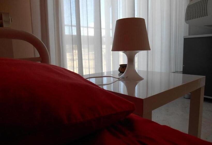 Стандартный внешний трехместный номер с ванной комнатой, Bed And Breakfast Luna Chiara