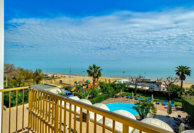 اتاق لوکس با چشم‌انداز دریا, Miramare   Silvi Marina