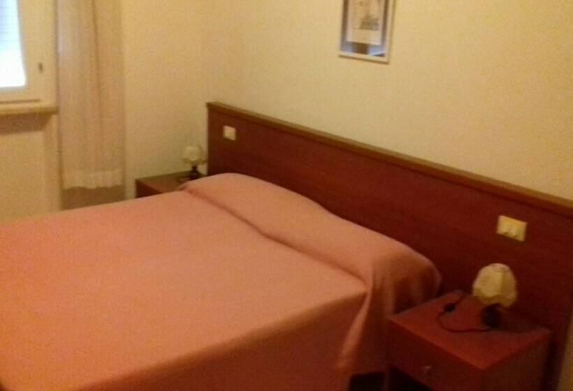 اتاق استاندارد سه نفره, Villa Liberty Versilia
