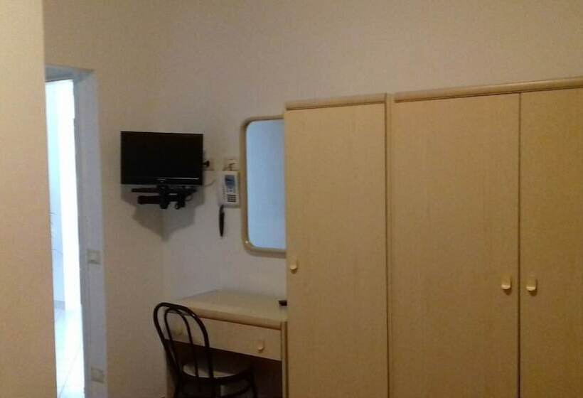 اتاق استاندارد سه نفره, Villa Liberty Versilia