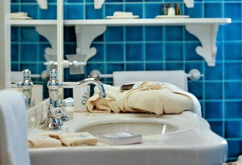 سوئیت با بالکن, Domus Corallia Luxury Rooms