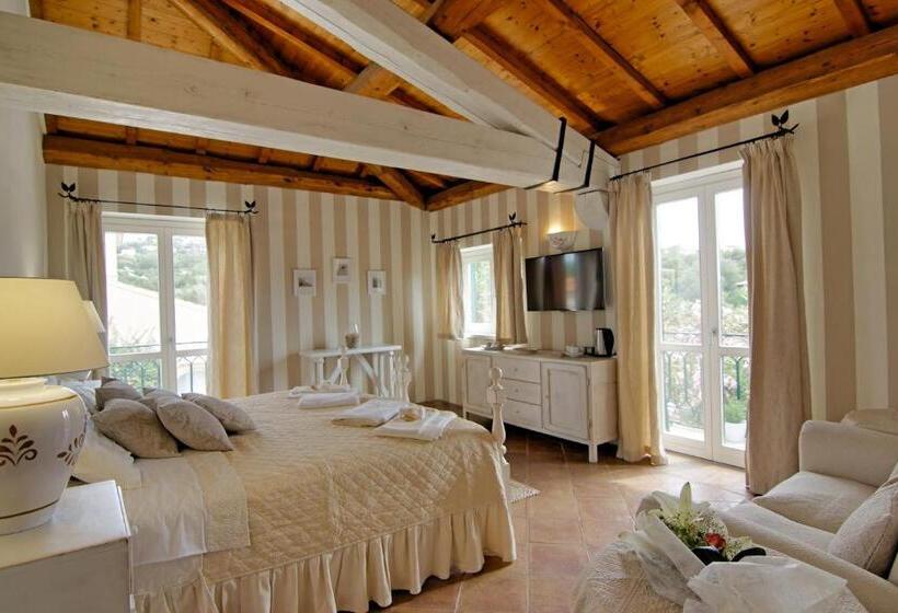 سوئیت با بالکن, Domus Corallia Luxury Rooms