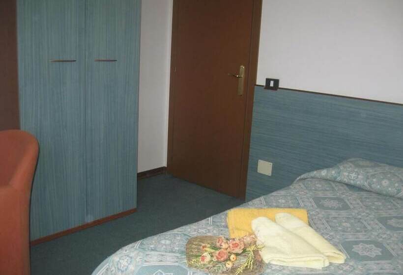 标准三人间, Albergo Del Turista