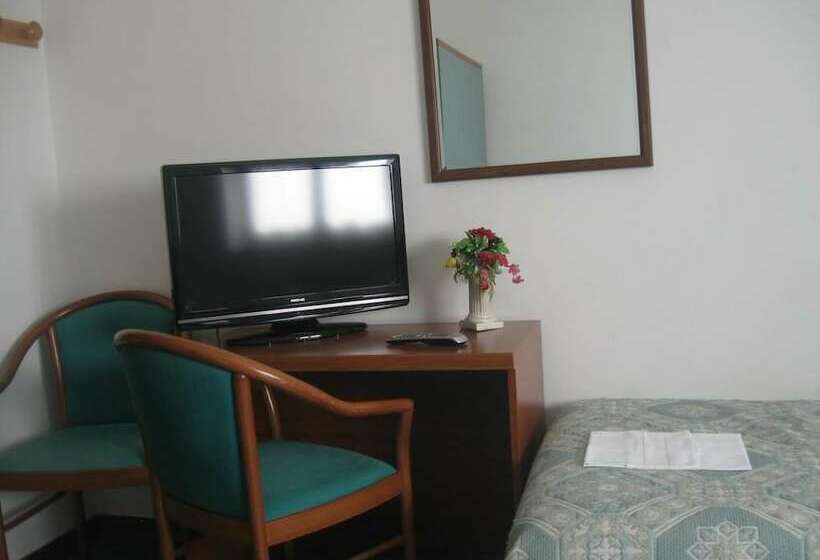 标准三人间, Albergo Del Turista