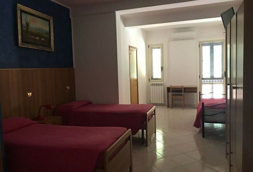 Номер Стандарт Трехместный, Albergo Magrini Della Genga