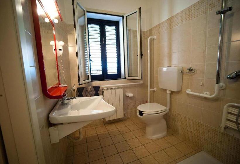 身障者適用スタンダードルーム, Albergo Magrini Della Genga