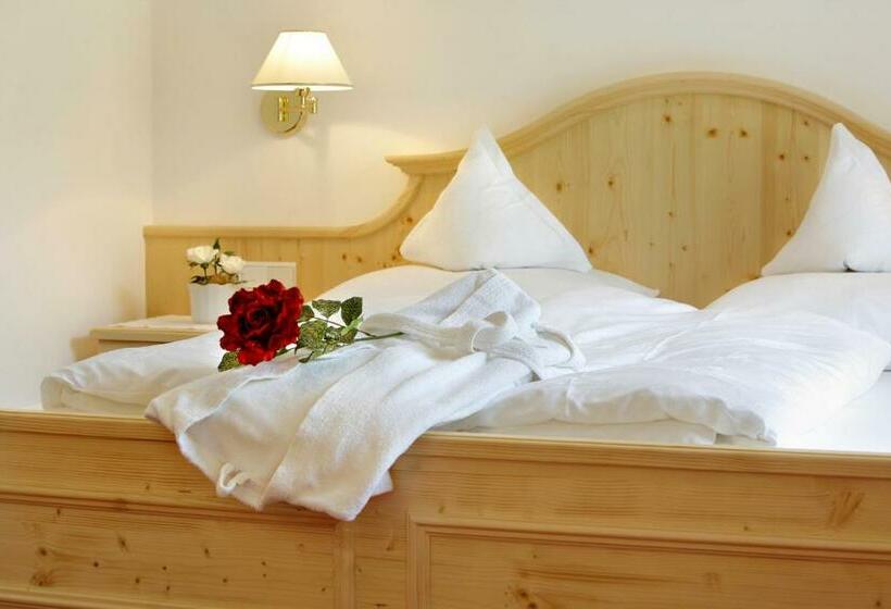 غرفة قياسية مزوَّدة بشُرفة, Tyrol