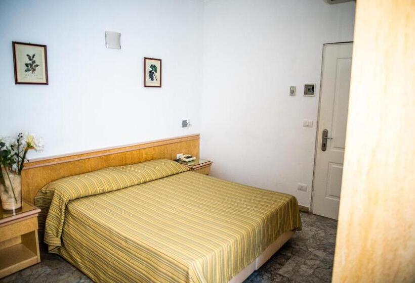 Номер Economy, West End