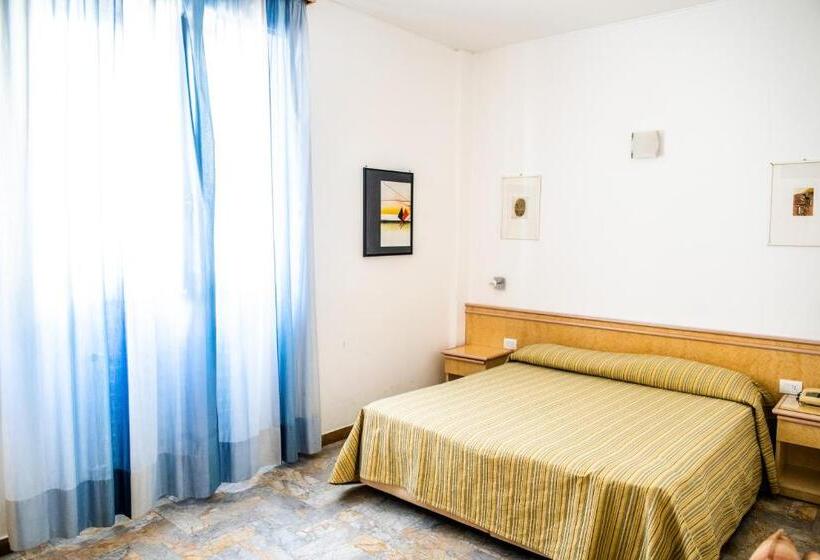 Номер Economy, West End