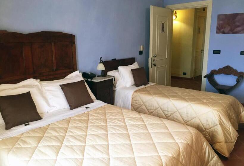 Номер Стандарт Трехместный, La Foresteria Del Castello   Wellness Hotel In Dimora Storica