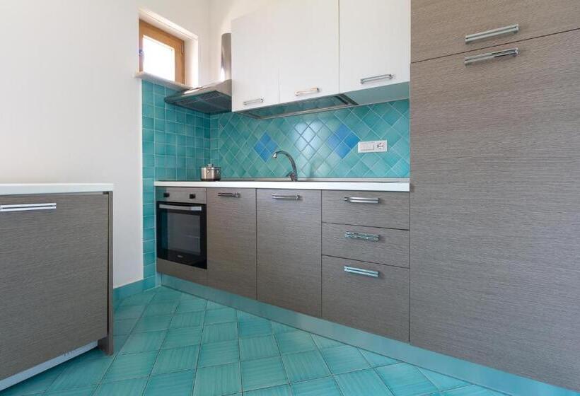 اتاق خانوادگی, B&b Sperlonga