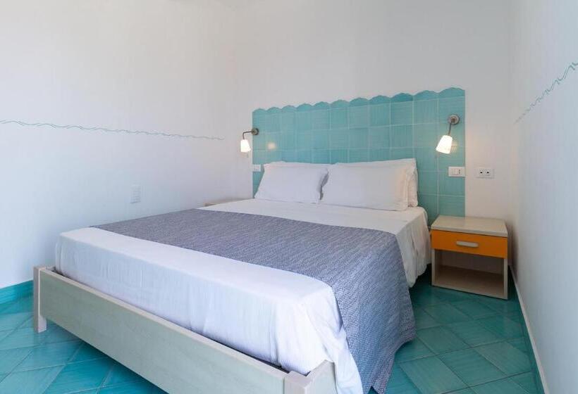 اتاق خانوادگی, B&b Sperlonga