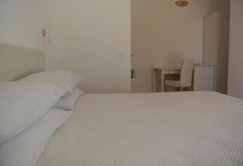 اتاق لوکس, Villa Carlotta Resort