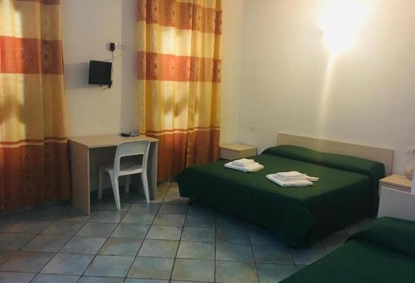 Номер Стандарт Трехместный, Albergo Villamarina