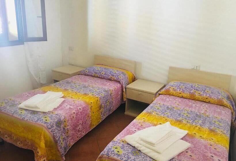 Четырехместный Номер Стандарт, Albergo Villamarina