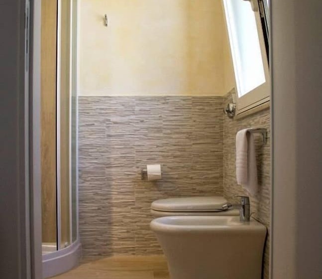 اتاق استاندارد سه نفره, Cofanomare