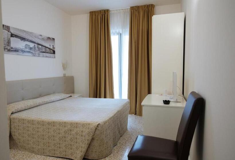 Quarto Estandar Vista Mar Lateral, Alexander