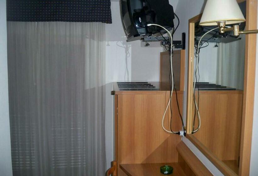 اتاق استاندارد یک نفره, Albergo Corradetti