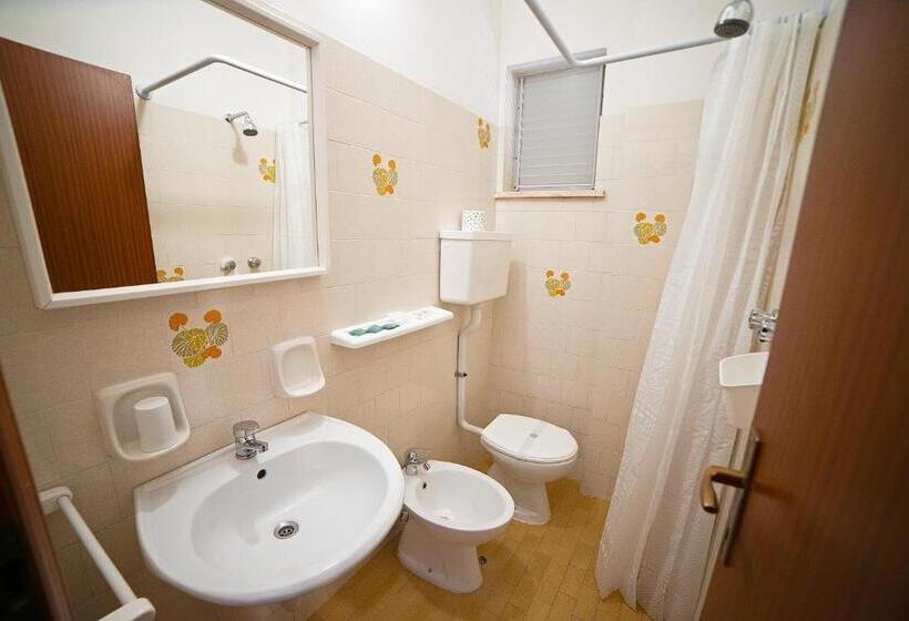 اتاق استاندارد چهارنفره با بالکن, Ischia