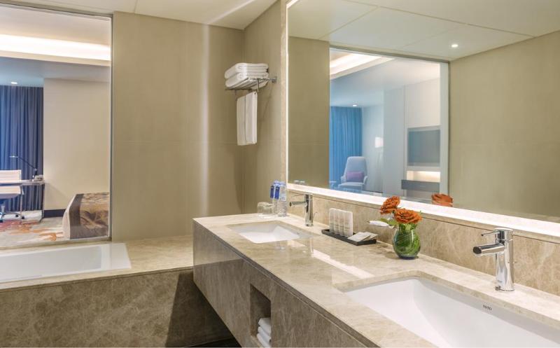 주니어 스위트, Radisson Blu Hotel, Ajman