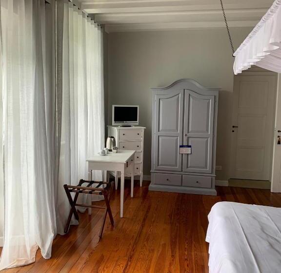 Superior room with lake view, Villa Toscanini