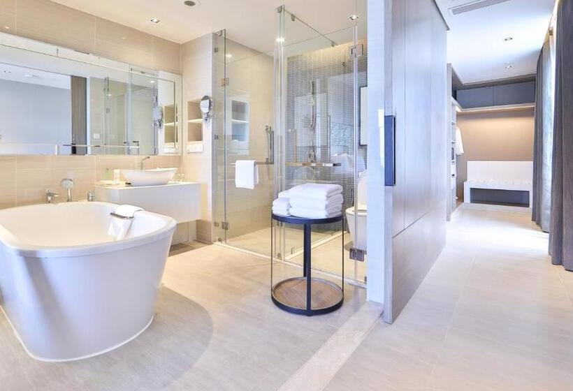 스위트 킹사이즈 침대, Holiday Inn & Suites Rayong City Centre, An Ihg