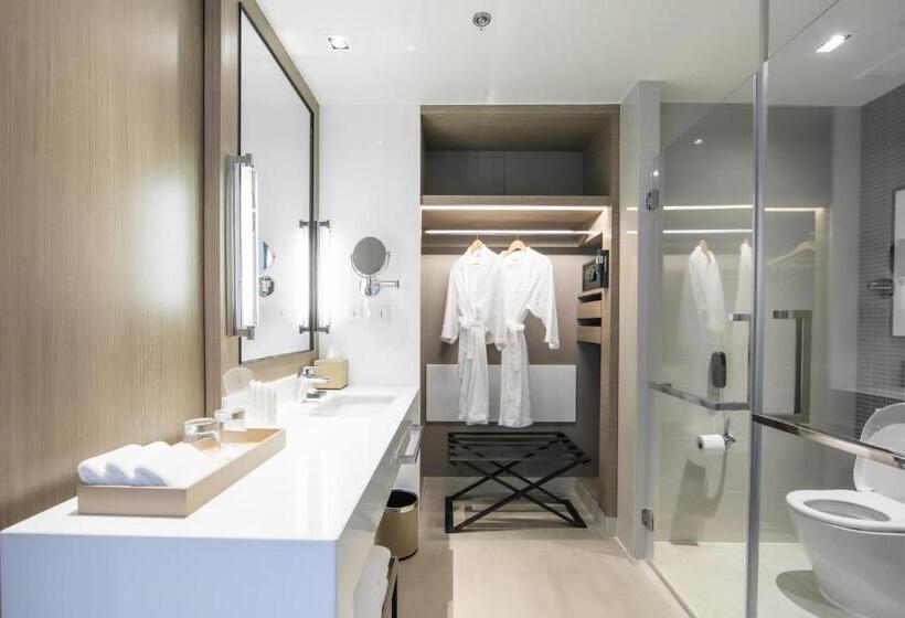 اتاق پرمیوم با چشم‌انداز دریا, Holiday Inn & Suites Rayong City Centre, An Ihg