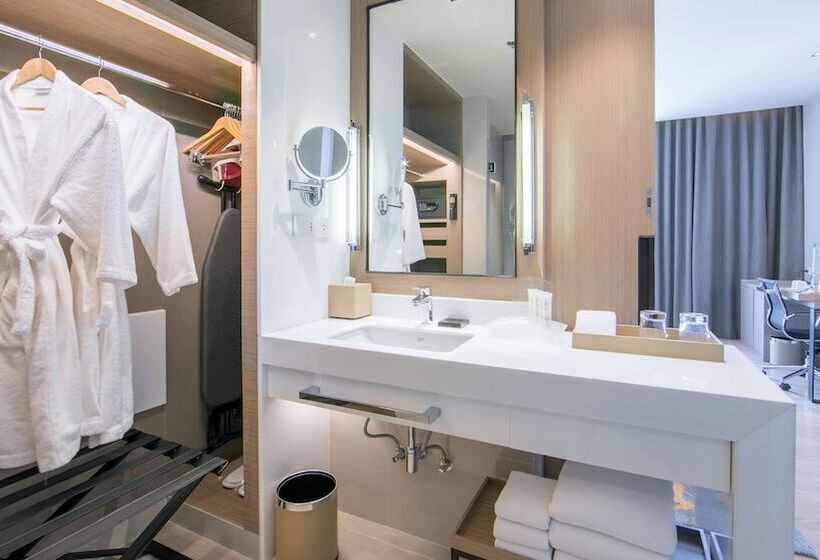 اتاق پرمیوم با چشم‌انداز دریا, Holiday Inn & Suites Rayong City Centre, An Ihg