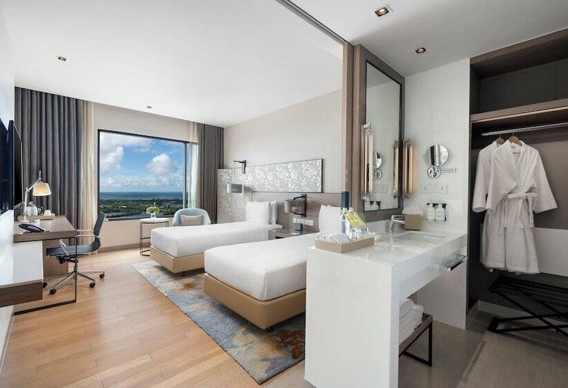 اتاق پرمیوم با چشم‌انداز دریا, Holiday Inn & Suites Rayong City Centre, An Ihg