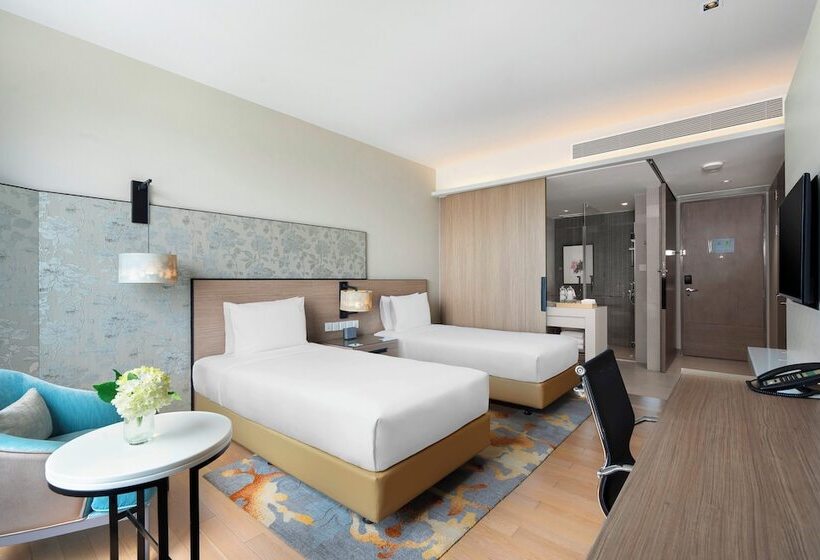 اتاق پرمیوم با چشم‌انداز دریا, Holiday Inn & Suites Rayong City Centre, An Ihg