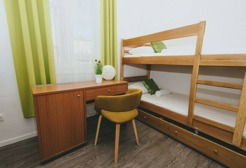 تختخواب در اتاق مشترک, Hostel Globo