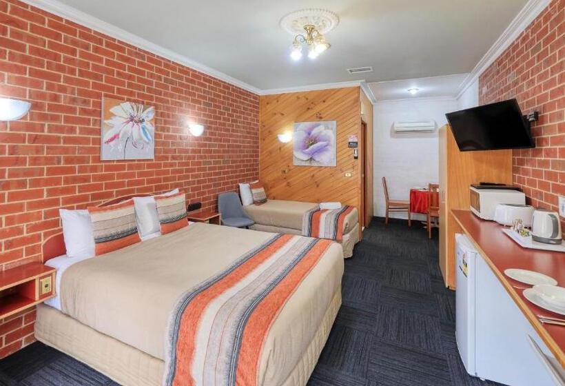 Номер Стандарт, Elms Motor Inn