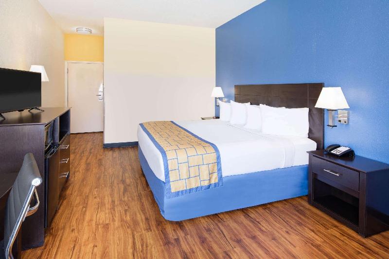 스위트 킹사이즈 침대, Mainstay Suites Hackberry Sportsman's Lodge