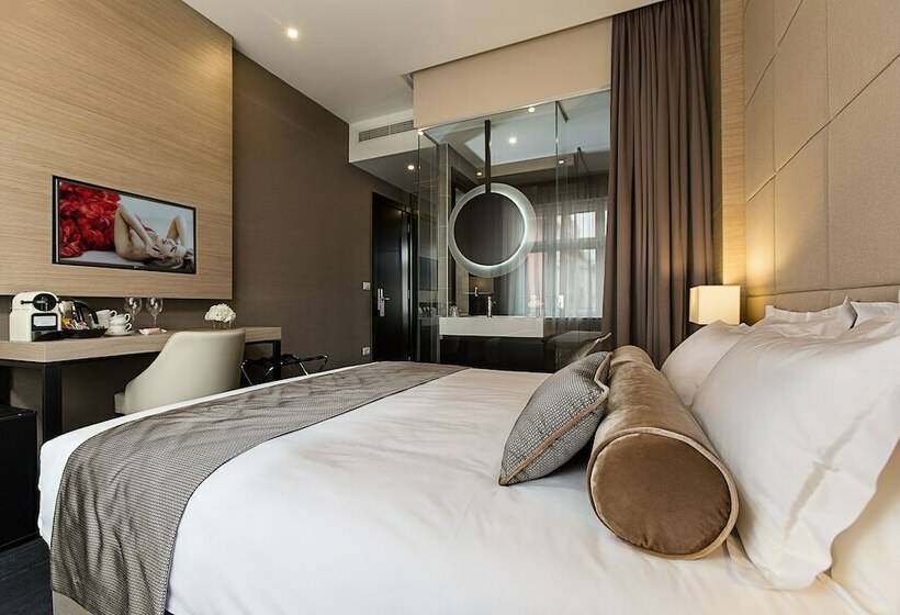 سوییت جونیور, Dominic Smart & Luxury Suites  Republic Square