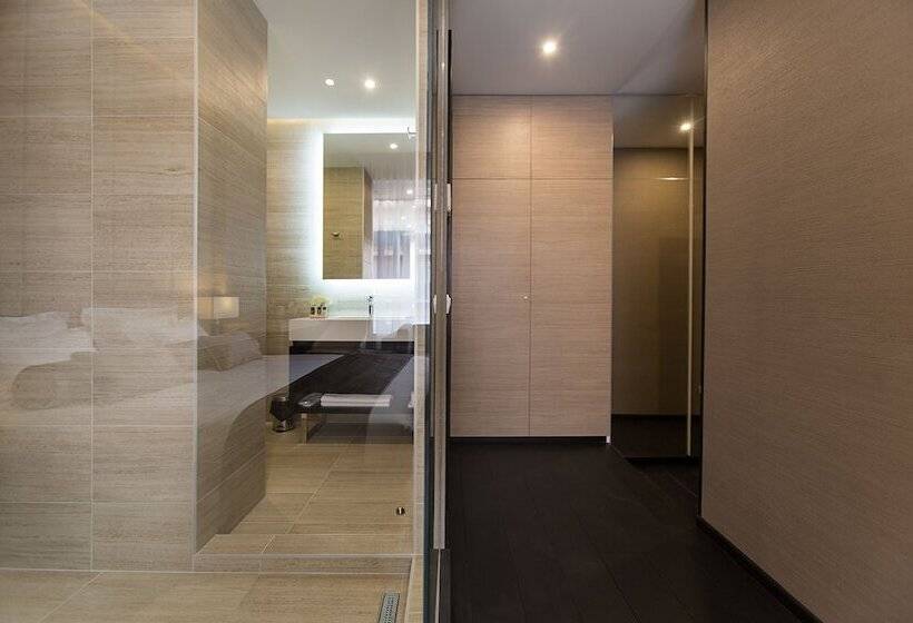 سوییت جونیور, Dominic Smart & Luxury Suites  Republic Square