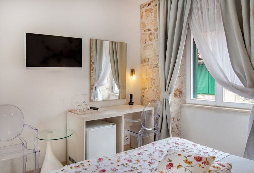 Quarto Deluxe, Palace Tartaglia