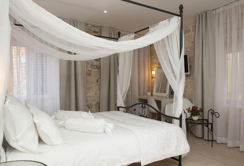 Quarto Deluxe, Palace Tartaglia