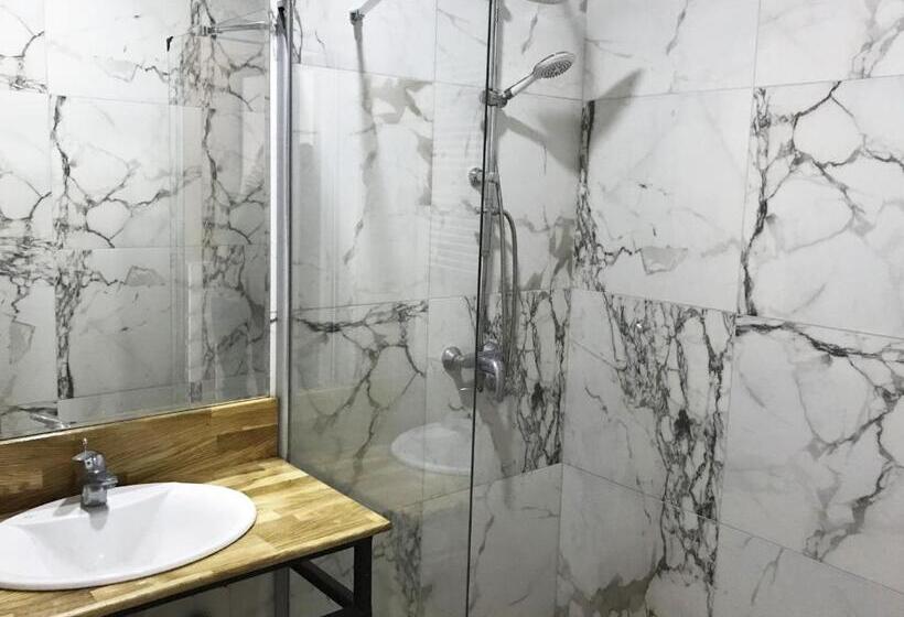 اتاق لوکس با بالکن و چشم‌انداز دریا, Brater Luxury