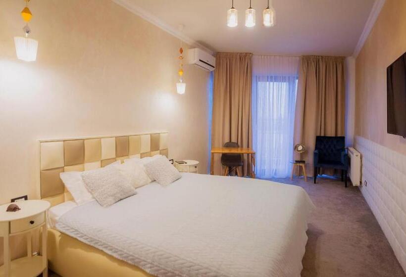 اتاق لوکس با بالکن و چشم‌انداز دریا, Brater Luxury