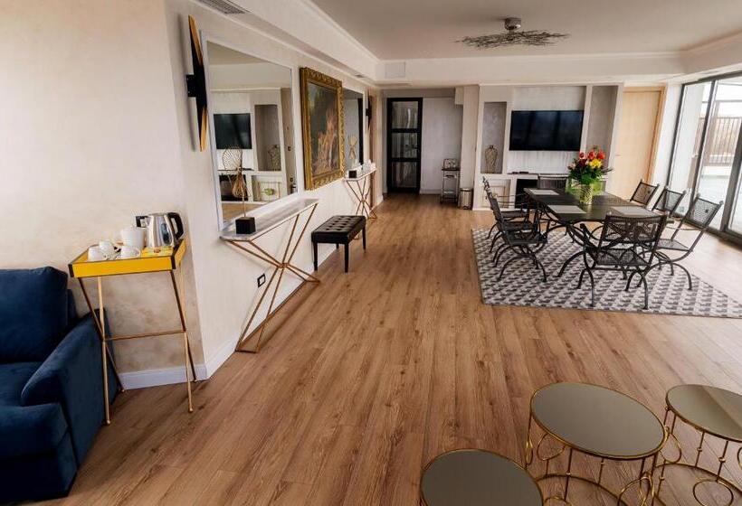 1 Bedroom Penthouse Apartment, Brater Luxury