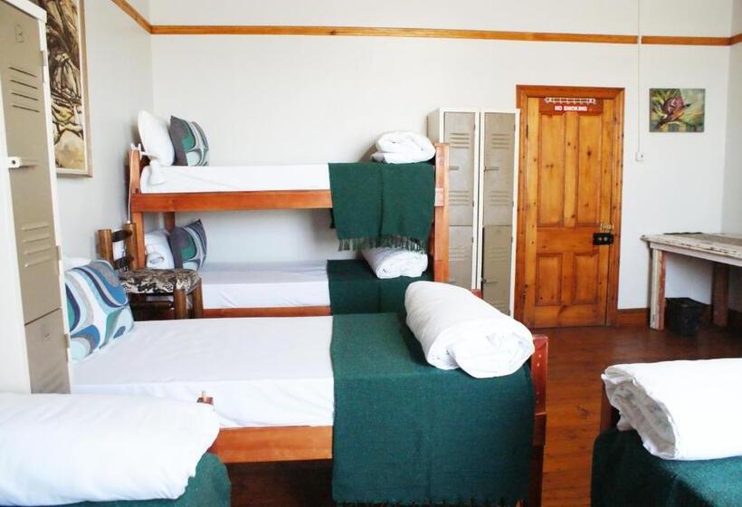 Кровать в Общей Комнате, Mr Pell S House Self Catering Accommodation